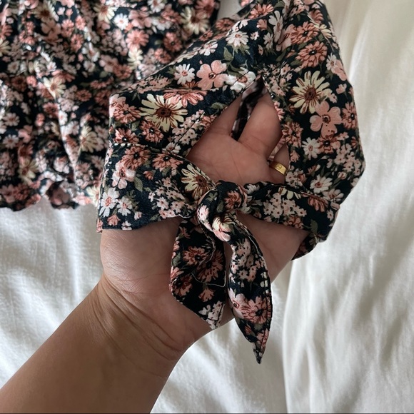 A&F Floral Crop blouse - Picture 4 of 5